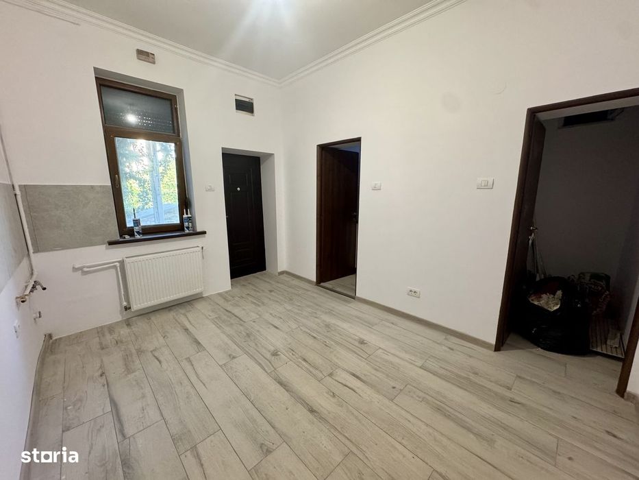 Vand apartament 2 camere, renovat, central-Turnul de Apa