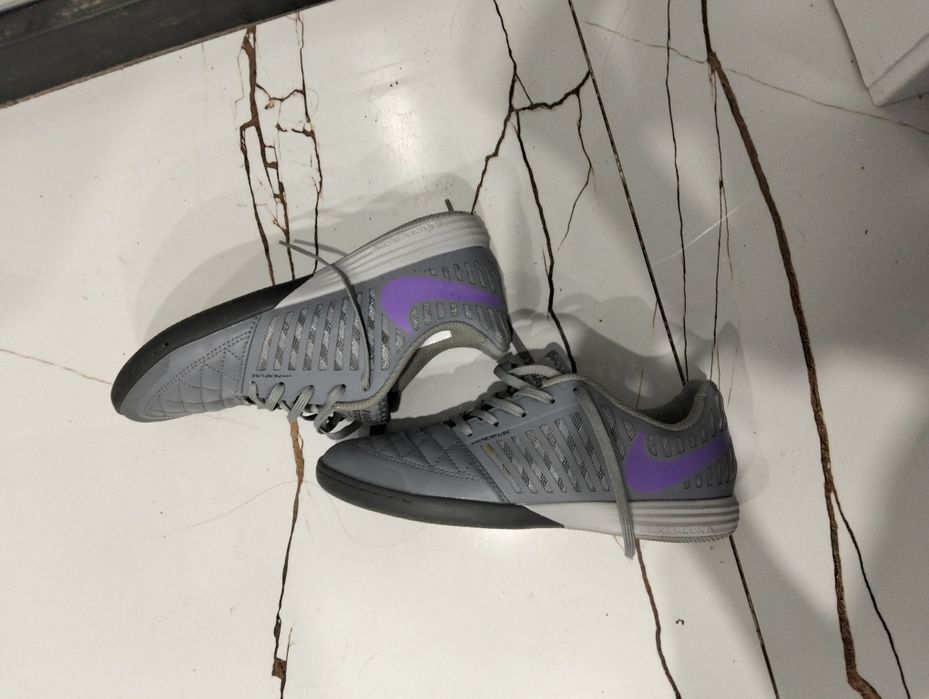 Футзалки лунар Гато найк