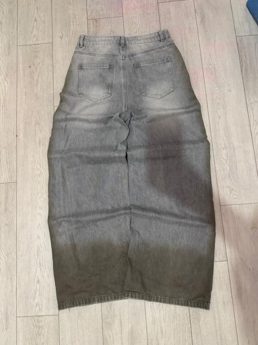 baggy jeans.