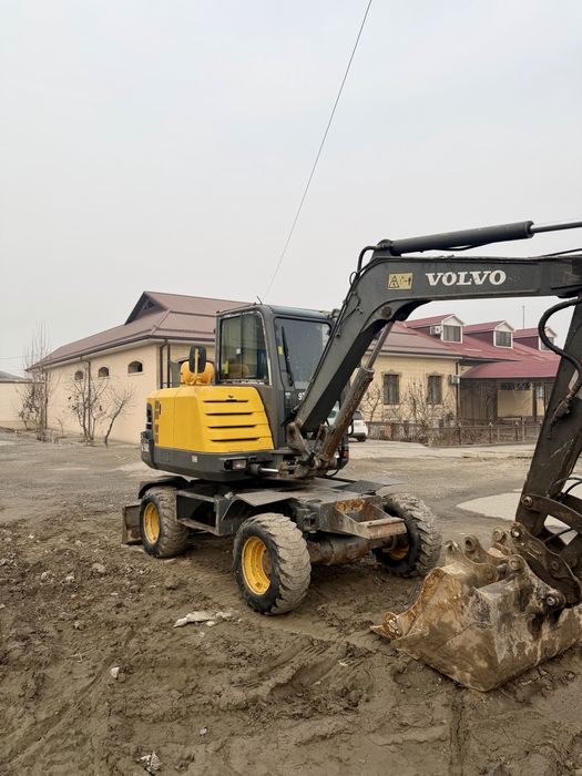 Volvo mini ekskavator sotladi
