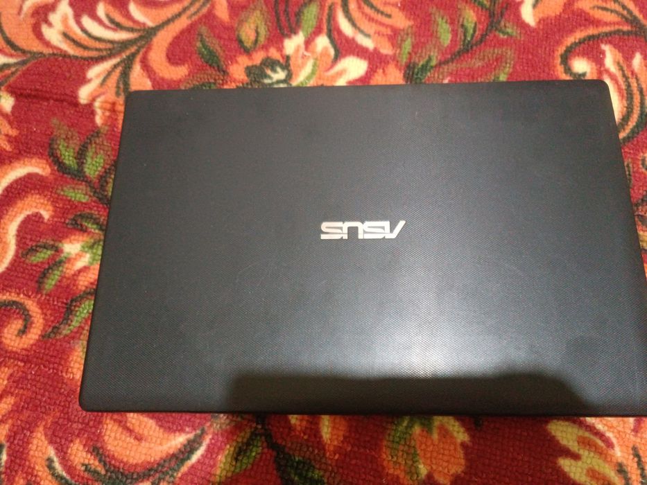 Ноутбук сотилади