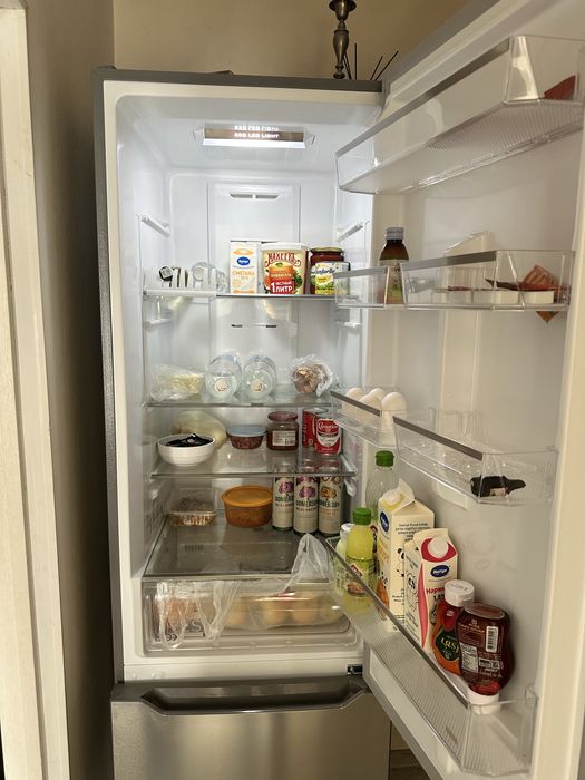 Продам холодильник ,Midea