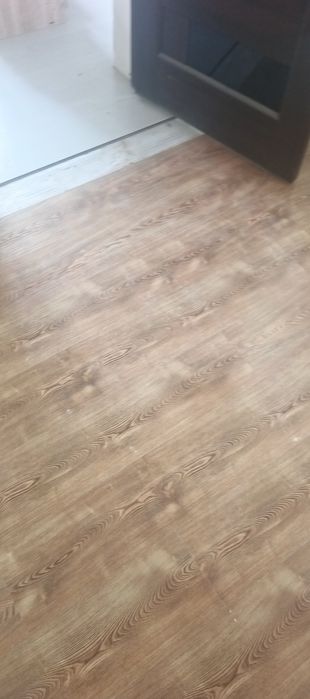 Ламинат продам в хорошем состоянии 50 квадратных метров 8 мм
