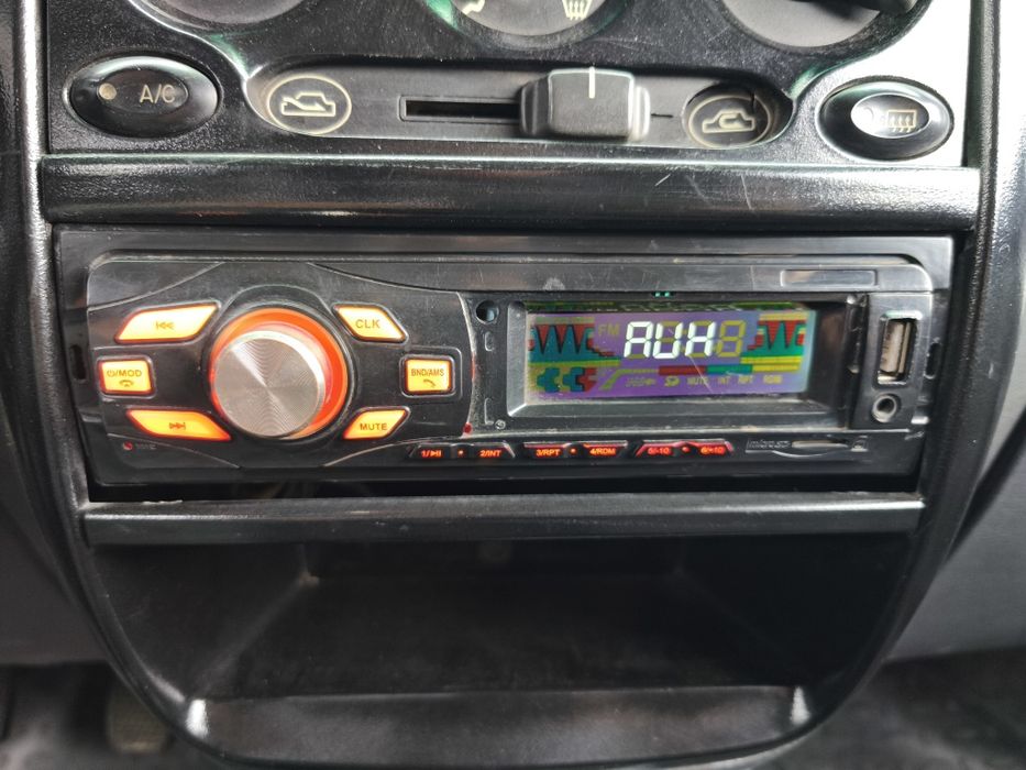 Магниофон сотилади. USB, AUX, Bluetooth,FM