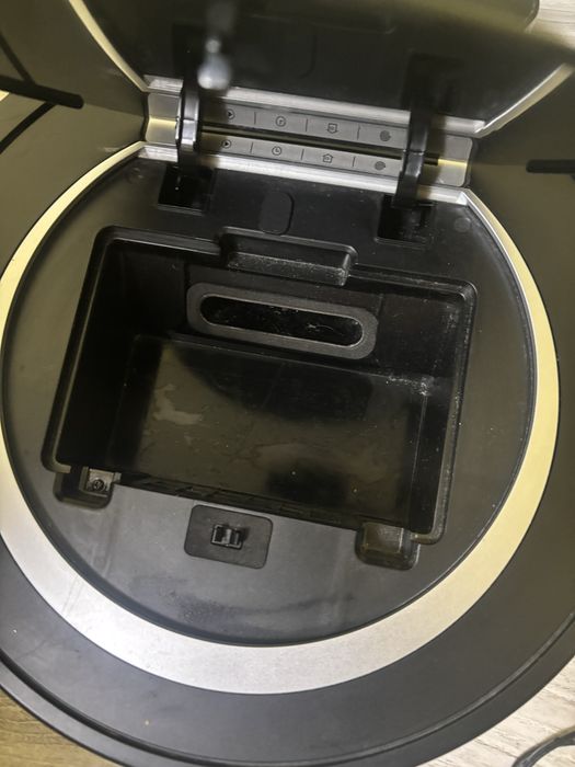 Робот Медион с база за зареждане!