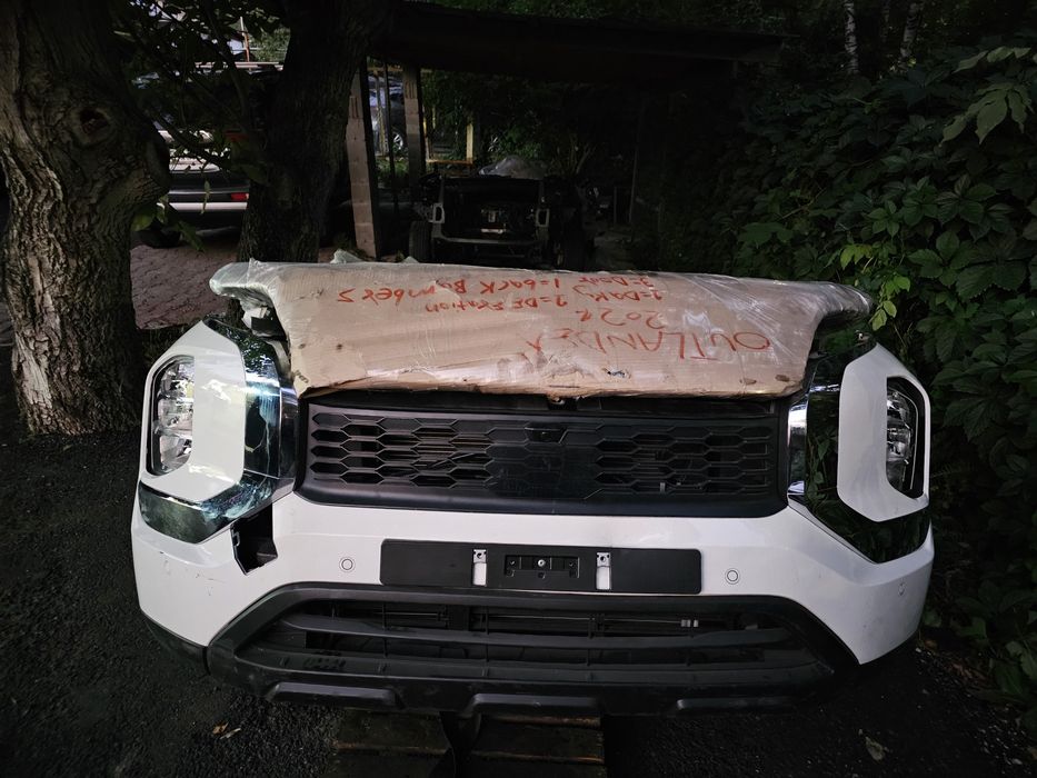 Митсубиси Аутлендер 4