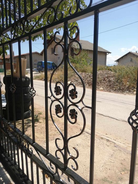 Изработка на решетки и парапети от ковано желязо