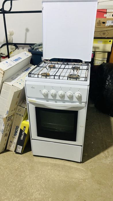 Продам газовую плиту