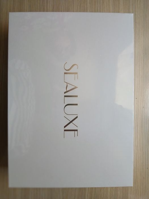 Cosmetika. Kumush nabor pachka ochilmagan