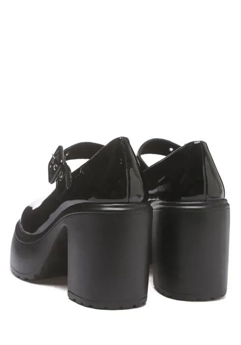 срочно продам туфли новые