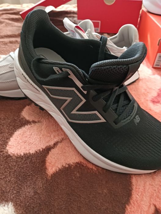 Vând Adidași New Balance NOI
