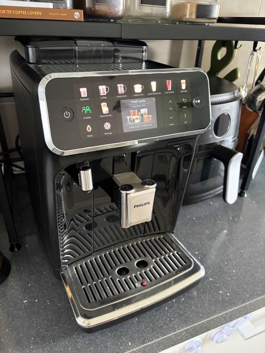 Espressor automat Philips 5500 LatteGo