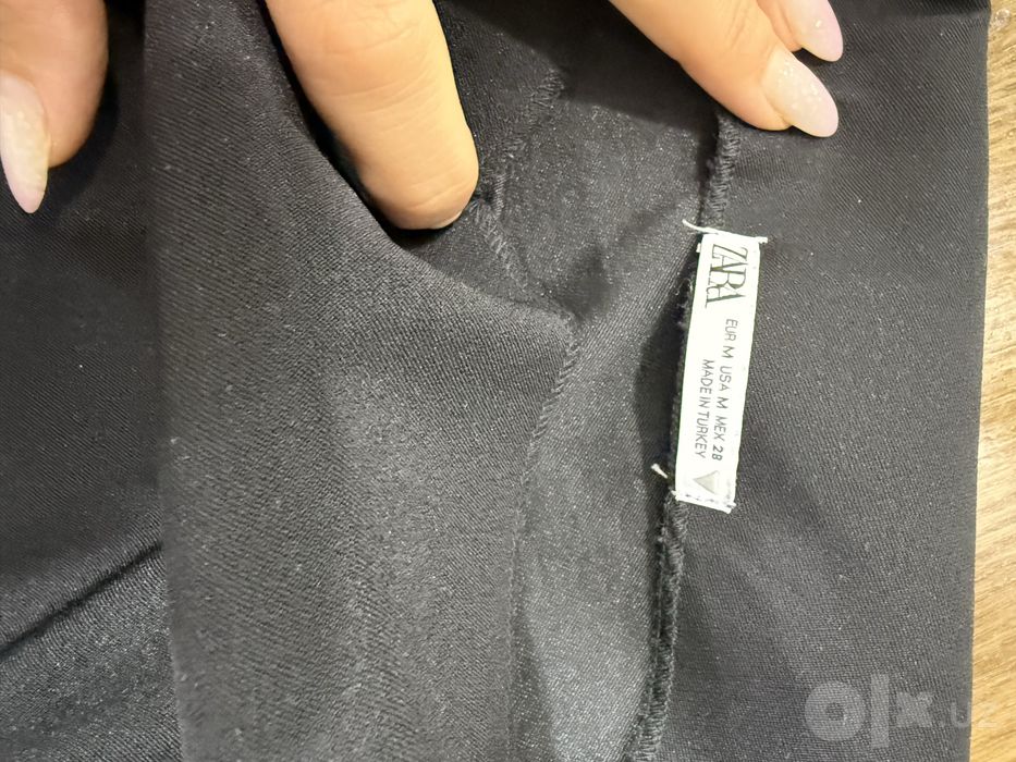 Кофты ZARA белая и черная на одно плечо