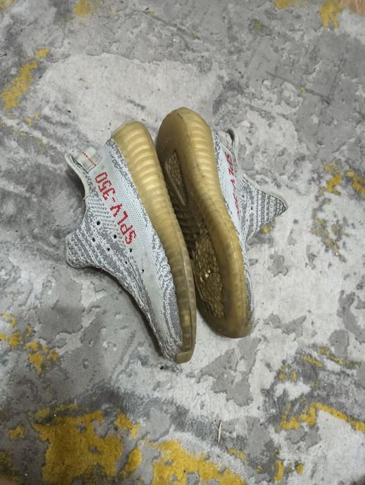 Vând Yeazy SPLY-350 mărime 39 culoare gri