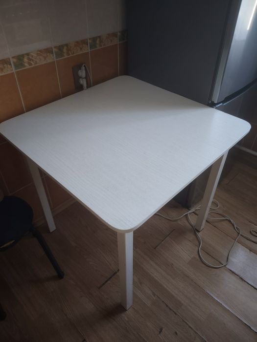 Продам б/у стол кухня