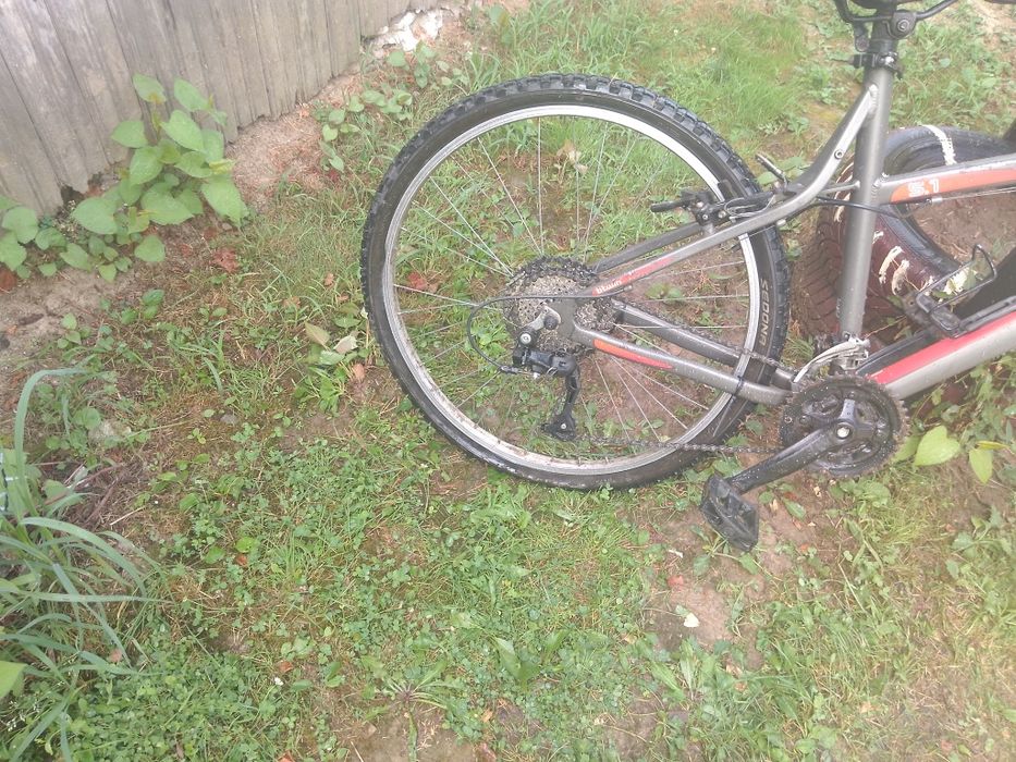 Bicicletă cu 27 de viteze și suspensie de calitate