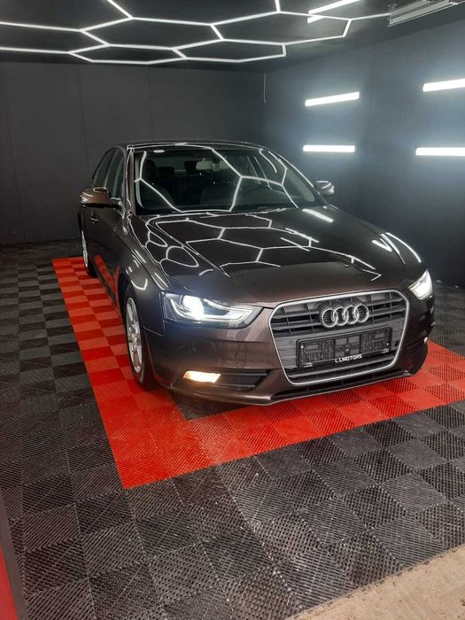 Vând Audi A4 automată