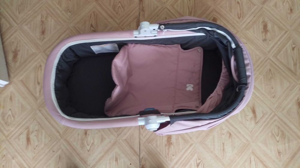 5 пъти е ползвана бебешка количка 3 в 1 и люлеещ шезлонг