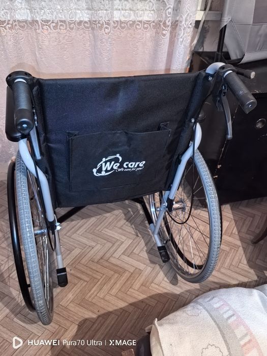 Инвалиден стол в перфектно състояние, без следи от употреба.