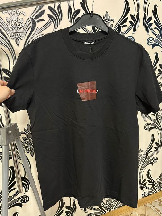 Tricou model nou Balenciaga, Casablanca