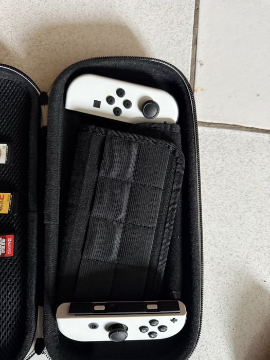 Nintendo switch oled бял 64гб+128 микро сд