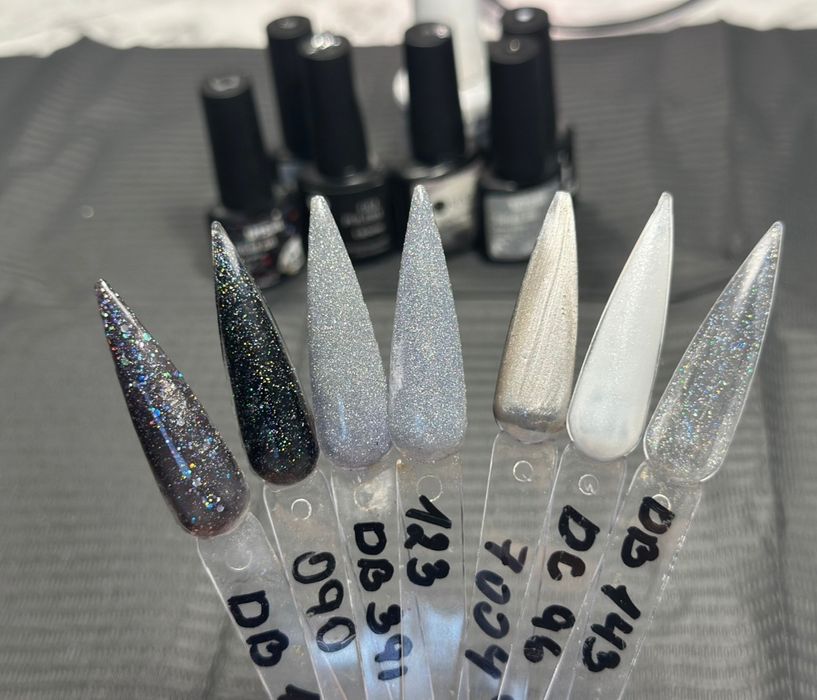 Малки гел лакове .