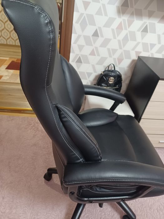 ОФИС СТОЛ с мемори пяна TAMDRUP