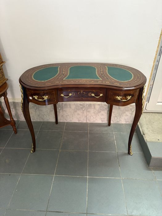 Vand birou franțuzesc