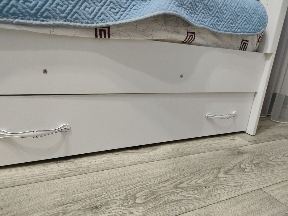 Продам кровать с полкой