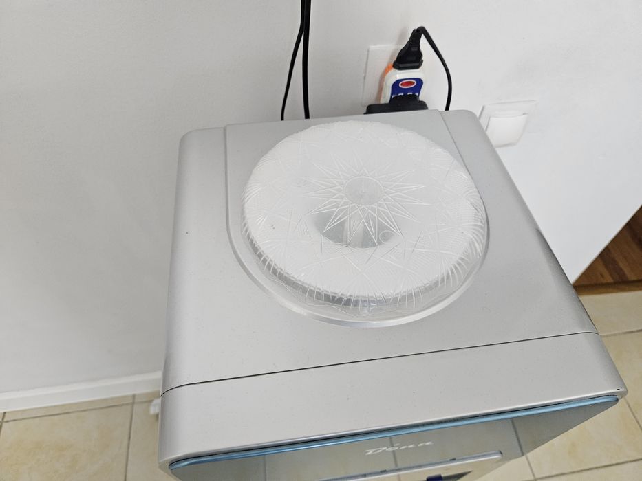 Кулер для воды, диспенсер