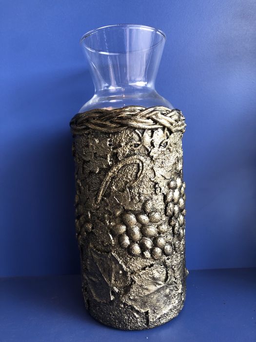 Ръчно декорирана гарафа …става и за ваза