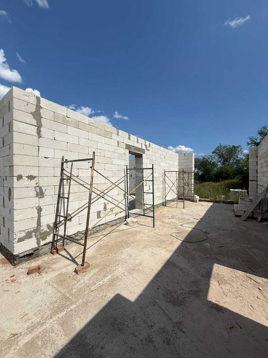 Продам участок с недостроенным домом