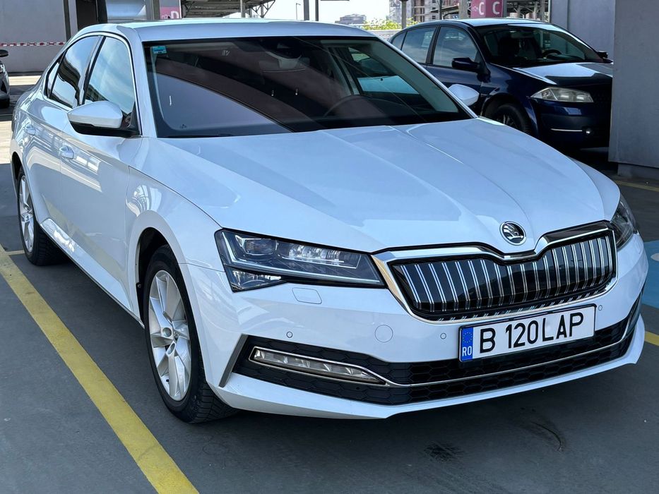 Skoda Superb PLUG IN HYBRID 2022 Electric 218 CP Carte service AUTOMATA 87.000km