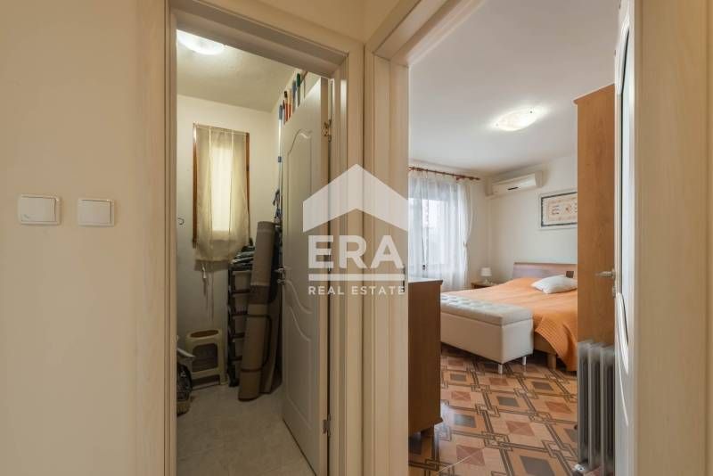 Ексклузивна, двуетажна, обзаведена къща за продажба, с голям двор, гар