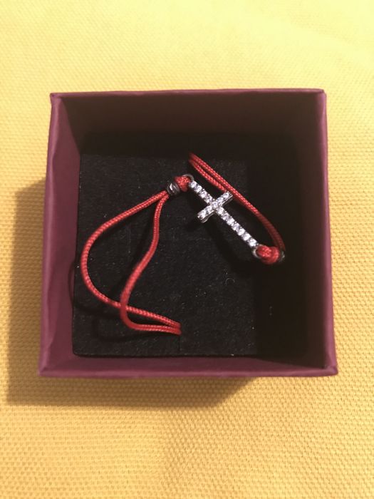 Гривна със сребърно кръстче с цирконий