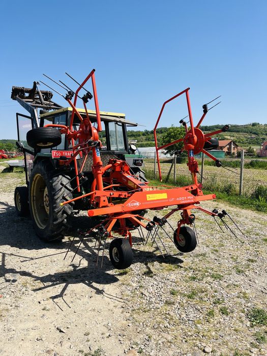 Grebla de imprastiat, rasfirat, risipit, scantalit, inproscat fan iarba lucerna paie Kuhn 4.6 m latime