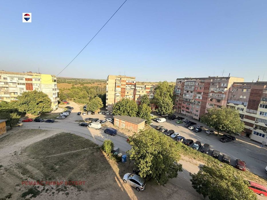 Двустаен апартамент за продажба кв. Чародейка юг