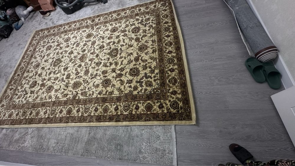 Новый красивый ковер