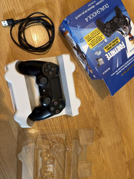 Playstation 3 cu manete, jocuri si accesorii