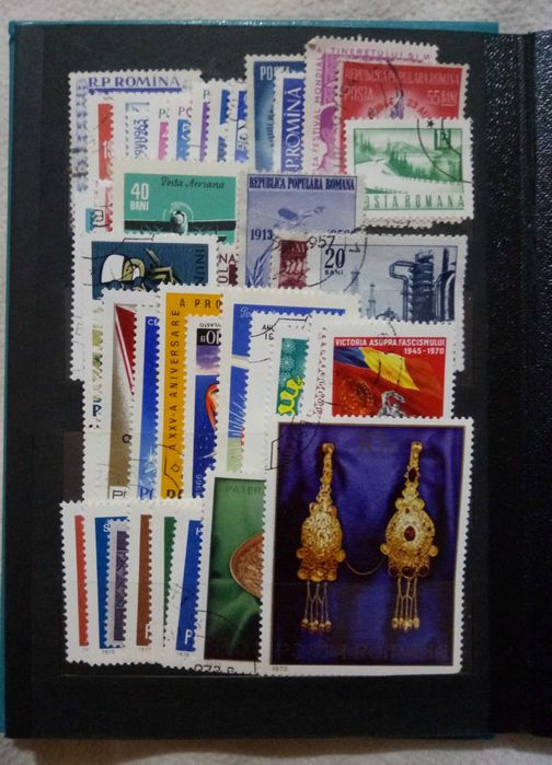 Clasor cu 390 timbre romanesti