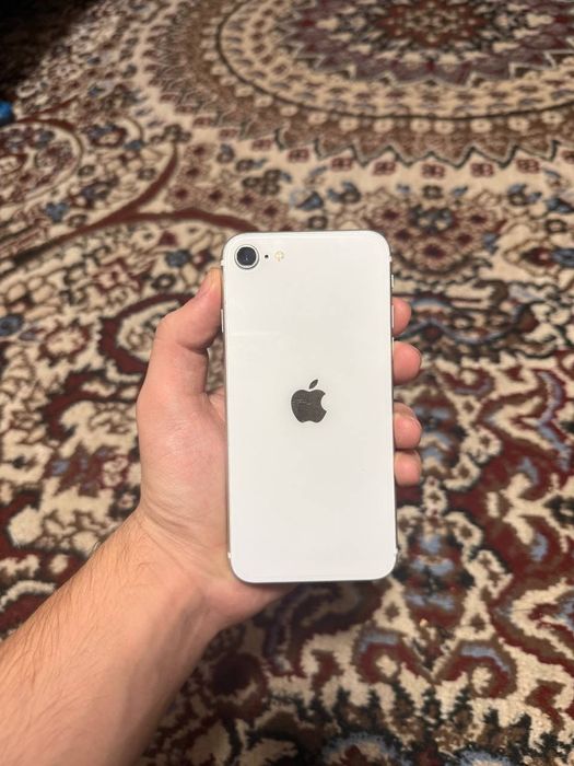iPhone SE 2020 — идеальное состояние