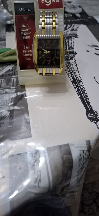 Продам женские часы.