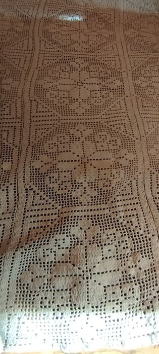 Ръчно плетена покривка за легло