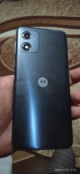 Продавам телефон Motorola e13