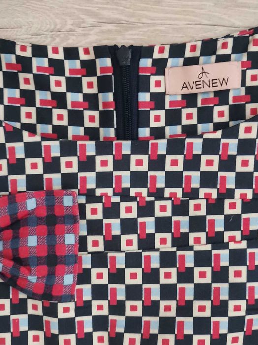 Елегантна дамска рокля Аvenew