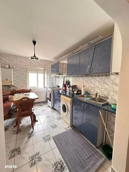 De vanzare apartament 3 camere și balcon,70mp, etaj 2,  Bd Roman Musat