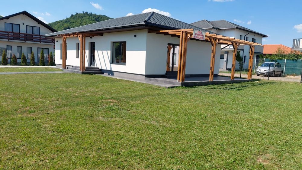 Casă finisată de vânzare