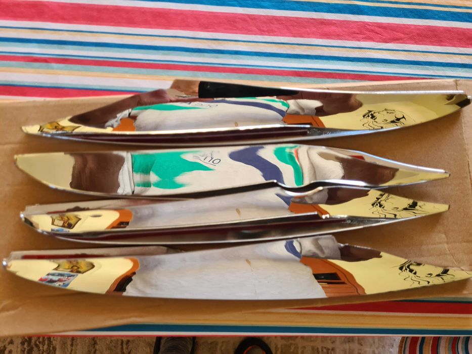 Лип вежди за мерцедес предна броня с 4 бр.лайсни,3D грил емблема