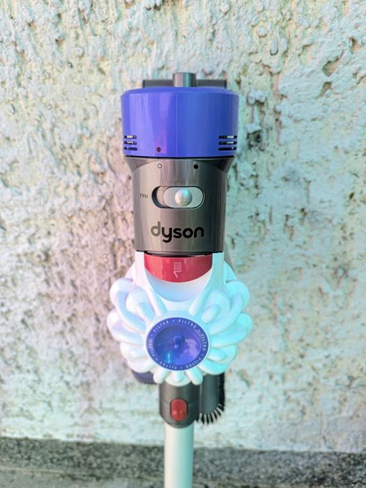 Вертикална прахосмукачка Dyson V8 Advanced