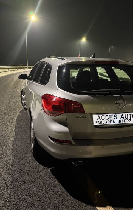 Opel Asta J 2011 2.0 cdti automat